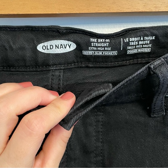 Old Navy - Extra High-Waisted - Straight - Frayed Black Jeans - Picture 7 of 9